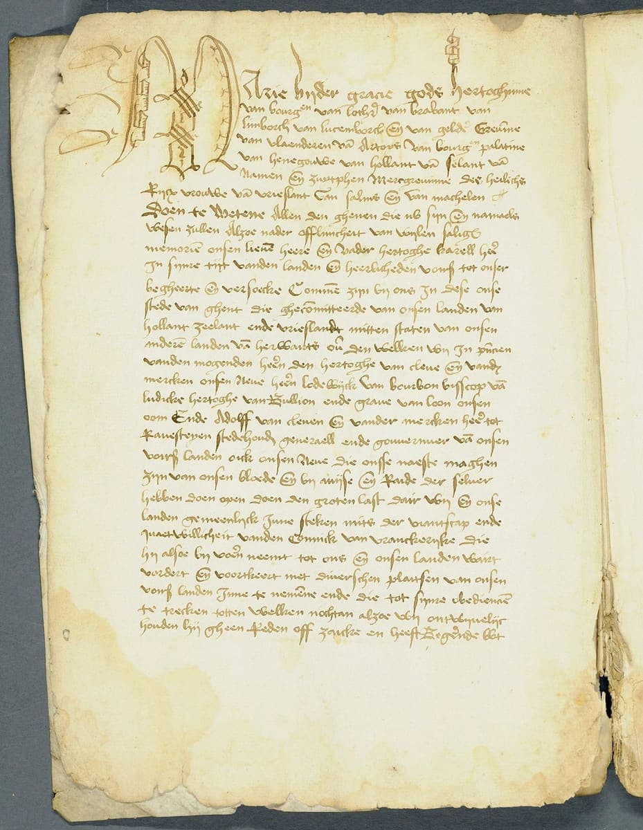 First text page of a manuscript copy of the Great Privilege, about thirty lines of Burgundian chancery cursive under a large decorated M
