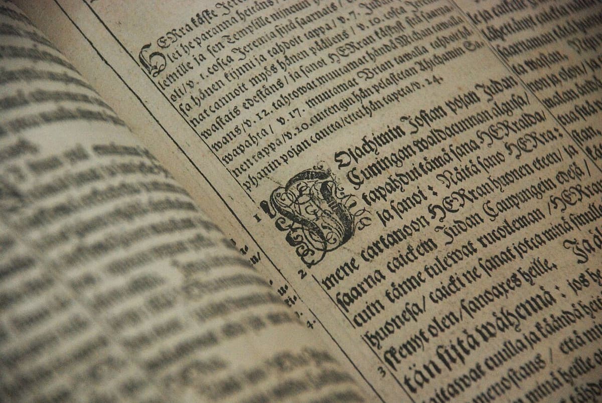 Close-up of a Fraktur-printed page from the 1642 Finnish Bible with a decorated initial letter