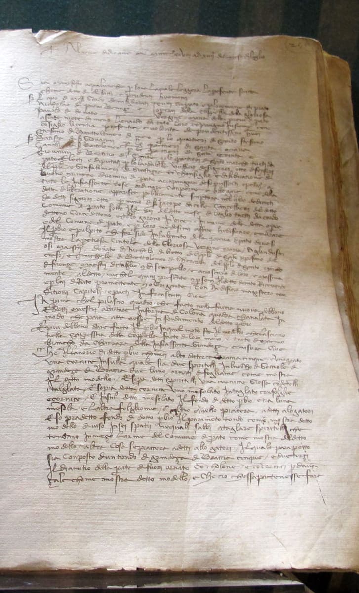 The whole right-hand page of a paper register of 1428 in a sloping chancery cursive, headed by a dated invocation and running to the foot of the leaf, broken once by a paraph where the numbered clauses begin