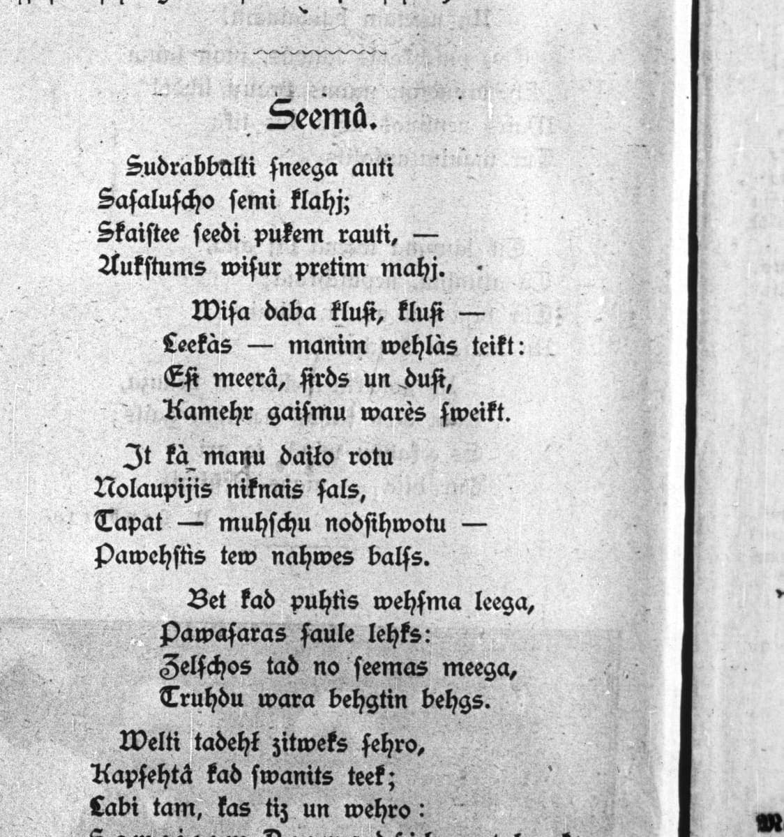 Close crop of a single column of a 1907 Latvian religious periodical set in German Fraktur type, headed by a short poem titled Seemâ