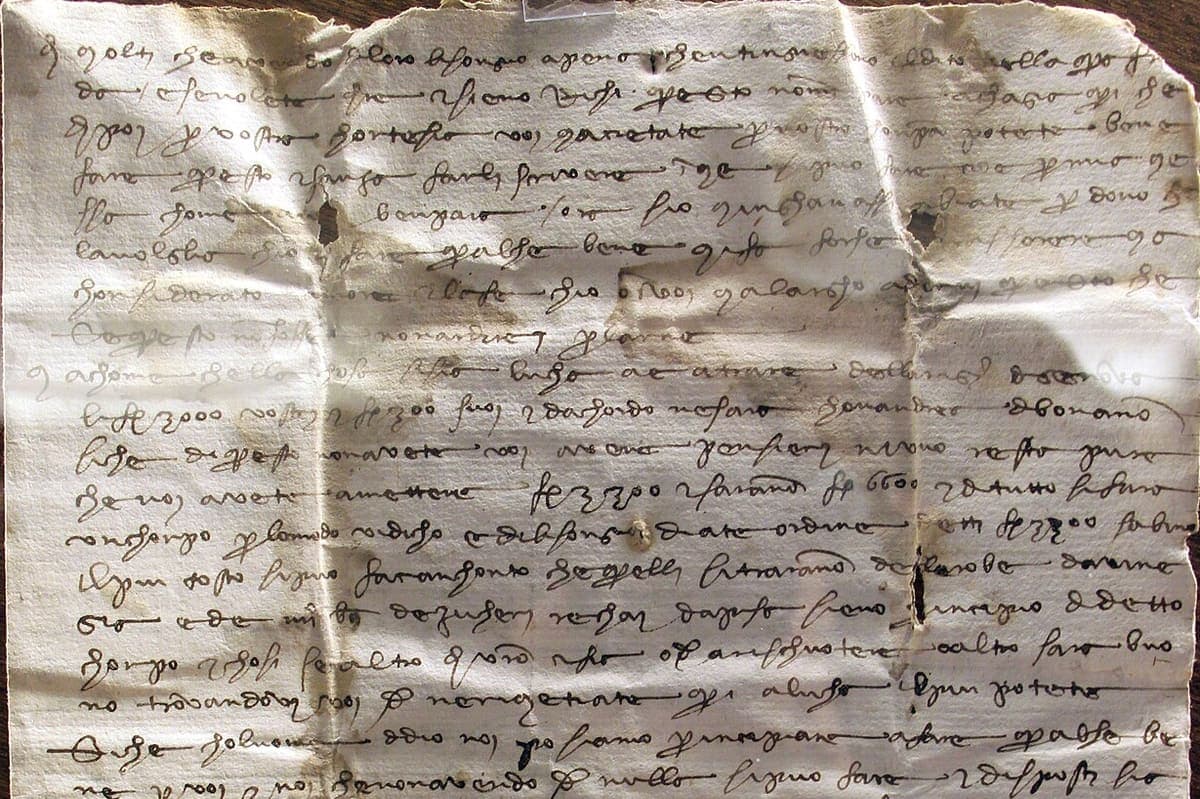 Top half of a letter of 1396 from Barcelona, written in a small sloping mercantesca with lines crossing a vertical fold in the paper