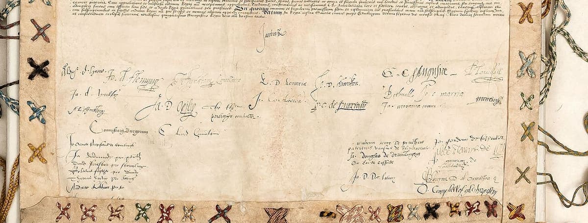 Signature panel of a 1589 treaty: autograph names spread in loose columns of mixed Gothic and Latin letters below the ruled text block